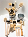 “Useful Gifts” Set Kitchen 11 natural Brushes in Tin Cup